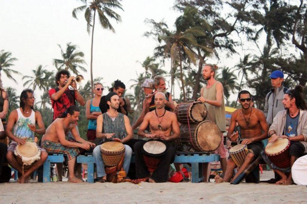 Plyaghnye-muzykanty-na-Goa.jpg